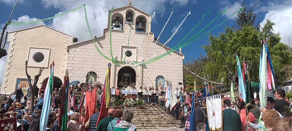 En im&aacute;genes: Los vecinos de Hoya del Salobral veneran  a su Virgen de la Cabeza