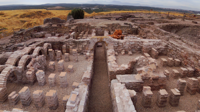 Los orígenes del asentamiento de Cástulo se remontan al Neolítico Final.