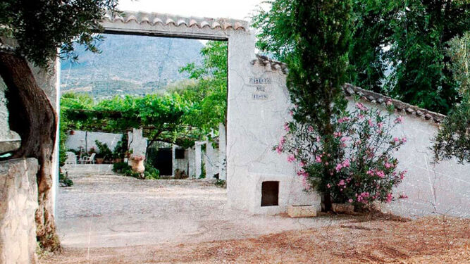 Portón de entrada a la Casería de Jesús en el barrio de Puente de la Sierra.