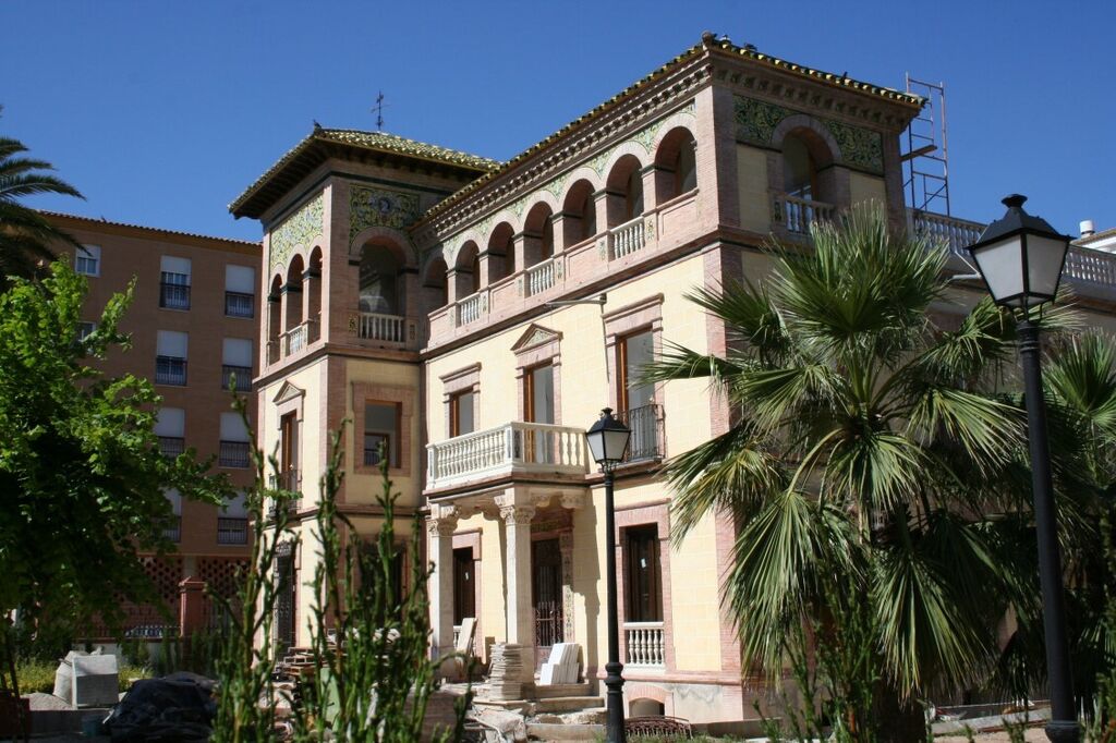 Casa regionalista del siglo XIX atribuida al arquitecto sevillano An&iacute;bal Gonz&aacute;lez.