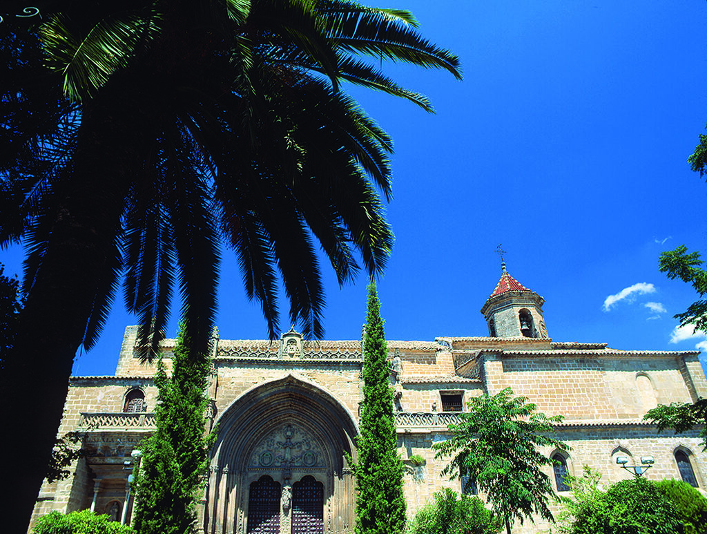 Monumental Iglesia de San Pablo en la Plaza del Primero de Mayo de &Uacute;beda.