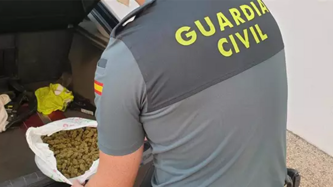 Detienen a un vecino de Villanueva del Arzobispo por traficar con marihuana