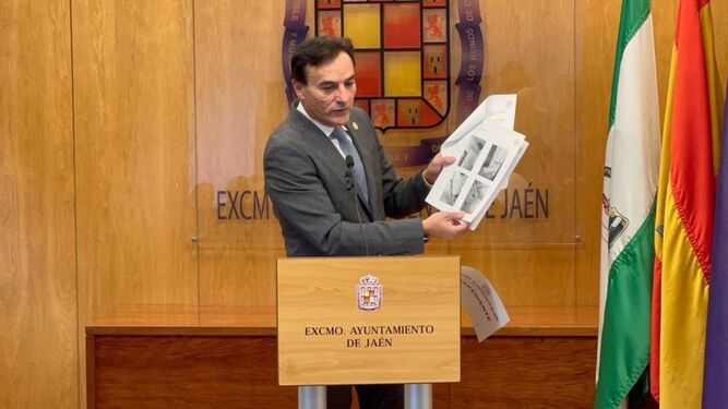 El alcalde de Jaén. Agustín González, en rueda de prensa.