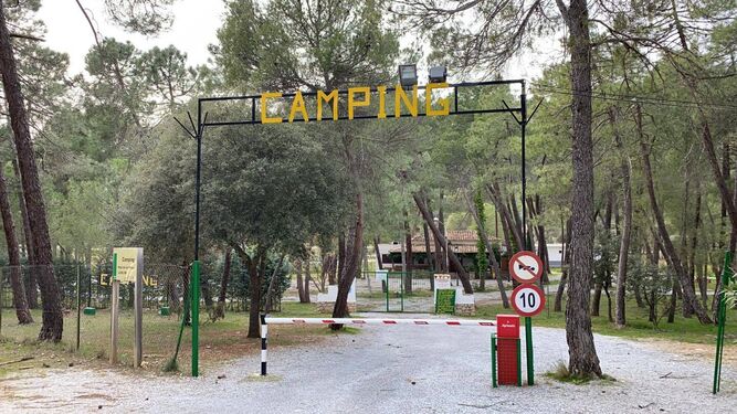 Entrada al camping en el término municipal de Pozo Alcón.
