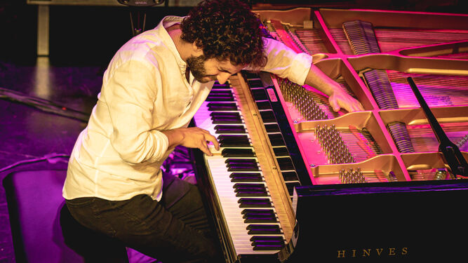 El pianista jiennense Chico Pérez, que cautiva oídos de medio mundo, actuará en Jaén y en Martos.