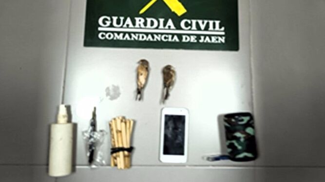 Objetos intervenidos por la Guardia Civil.