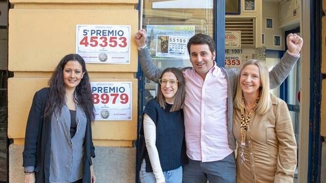Alegría en la administración de loterías de la calle Álamos en Jaén.