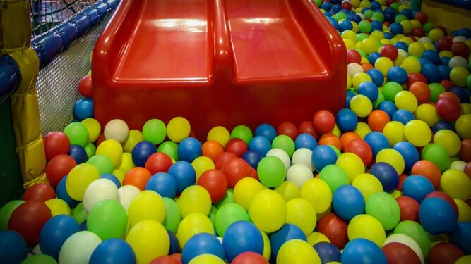 BowlingVico cuenta con una zona de juegos infantiles para el disfrute de los más pequeños.