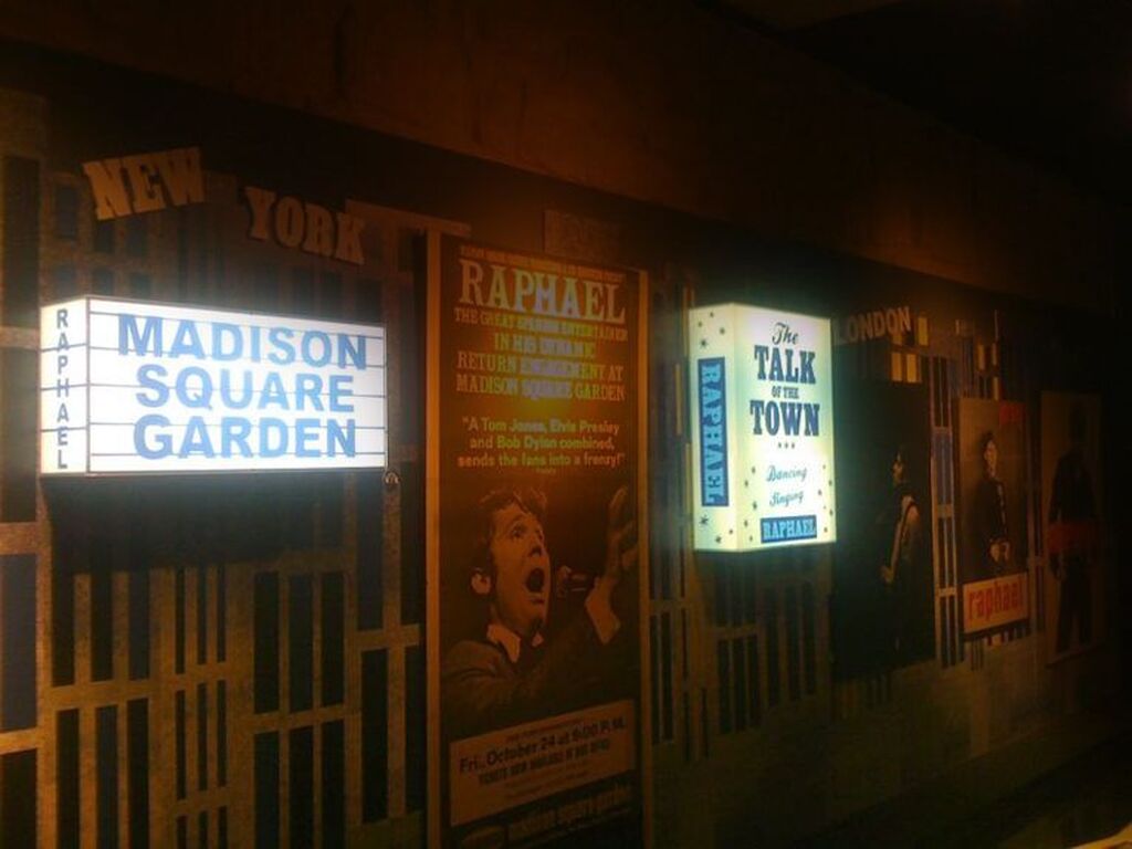 El Museo Raphael cuenta con carteles originales de sus actuaciones m&aacute;s insignes, como la del Madison Square Garden de Nueva York.