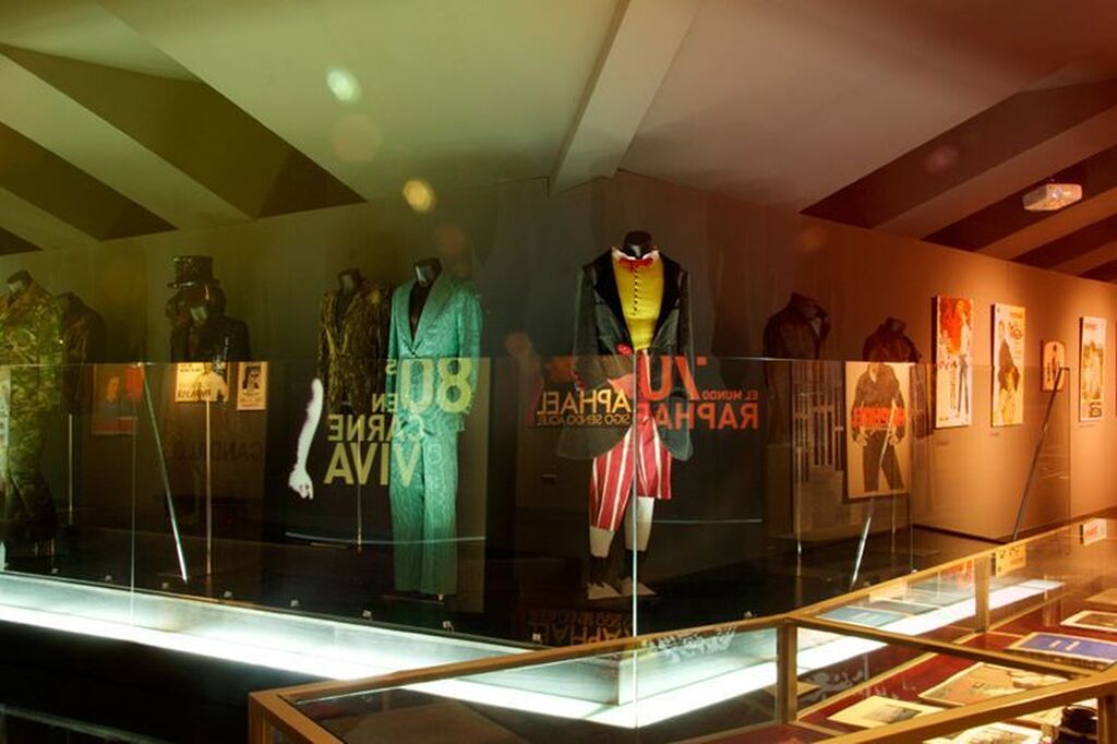Una de las grandes atracciones del museo es la colecci&oacute;n de trajes de escena, originales y &uacute;nicos, del artista linarense.