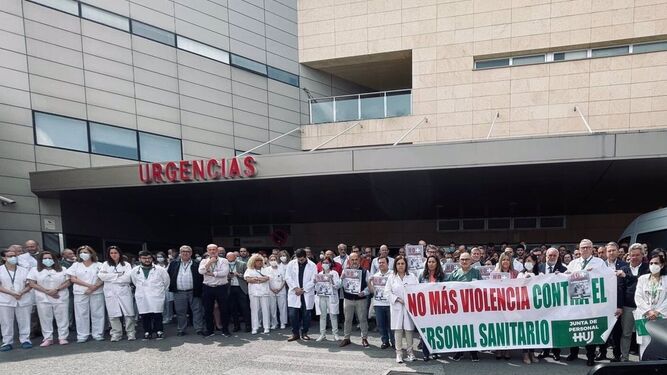 Imagen de archivo de una concentración contra las agresiones a personal sanitario en el Hospital de Jaén.