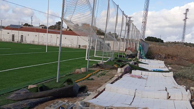 El Ayuntamiento arreglará el muro del campo de rugby en los próximos días tras declarar las obras de emergencia.