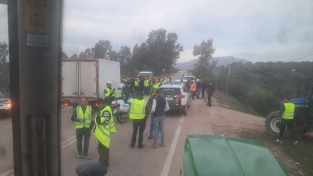 Jornada de protestas y cortes de carretera de los agricultores jiennenses