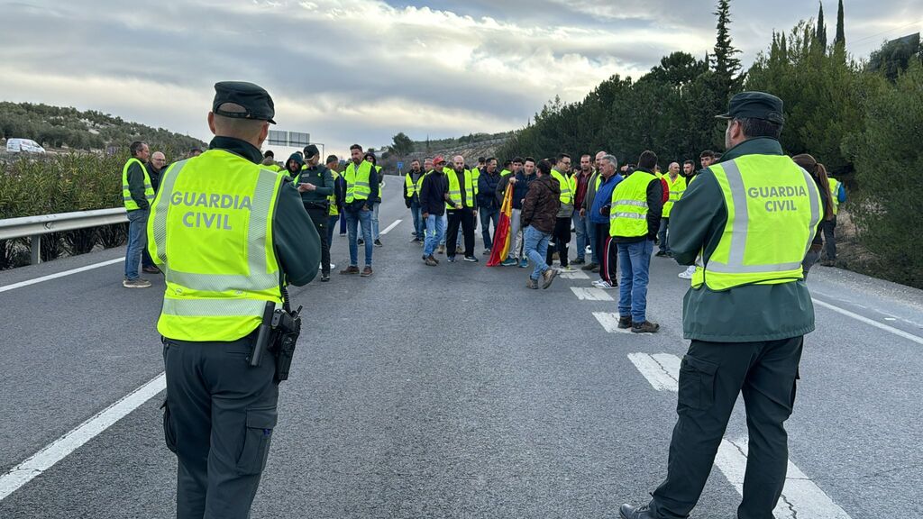Jornada de protestas y cortes de carretera de los agricultores jiennenses