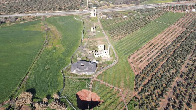 Foto aérea del socavón en la Mina de los Lores de Linares.