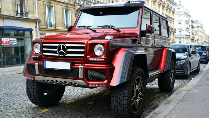 París aprueba en referéndum triplicar las tarifas de aparcamiento para los SUV