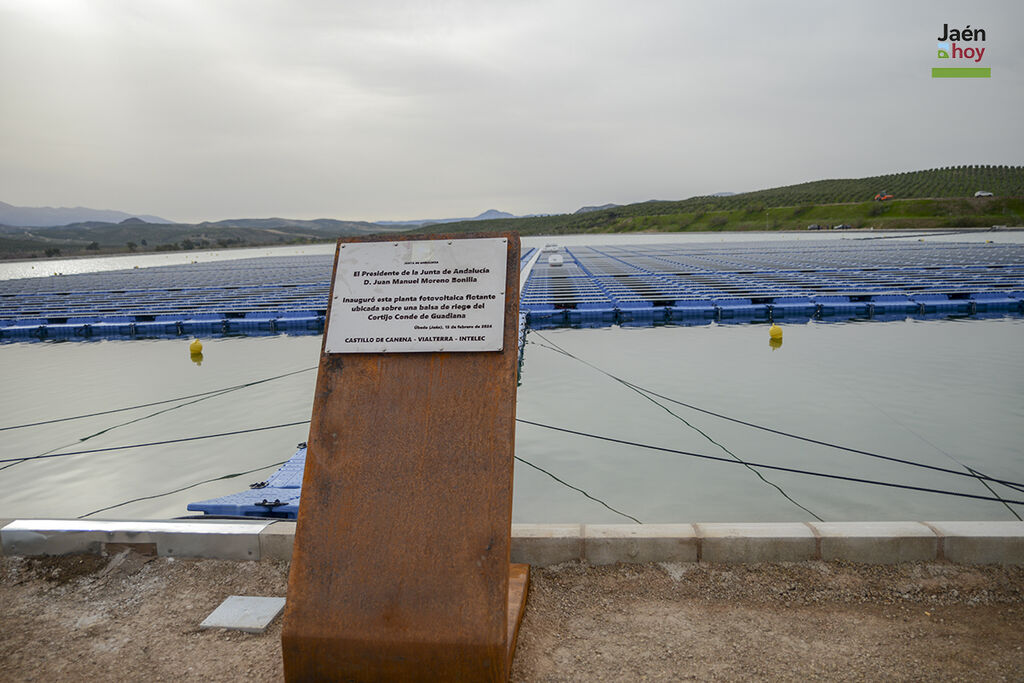 Inauguraci&oacute;n de la planta fotovoltaica flotante en el Cortijo Conde de Guadiana de &Uacute;beda.