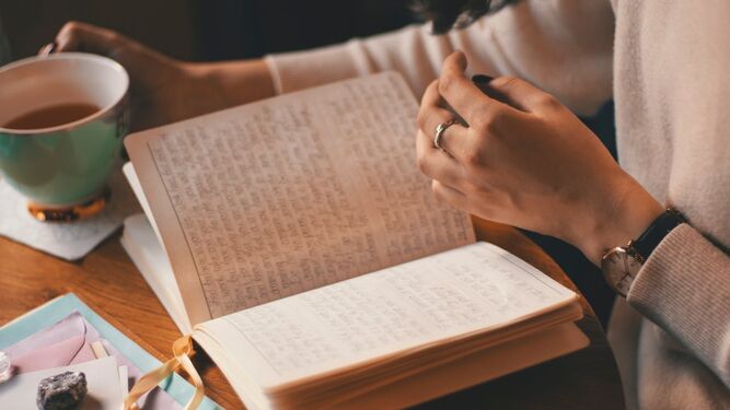El journaling es una técnica de escritura de diario personal para conocerse mejor a uno mismo.