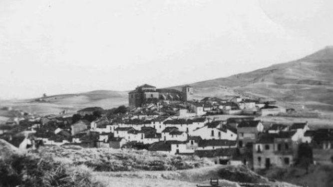 Fotografía panorámica de Villanueva del Arzobispo de mediados del siglo XX.