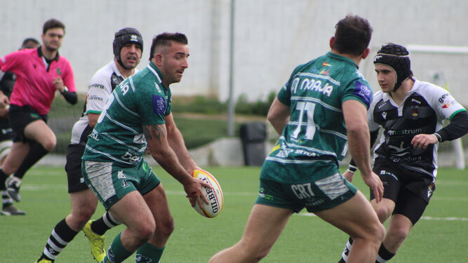 Santi y Cheto avanzan en una acción de ataque del Jaén Rugby.