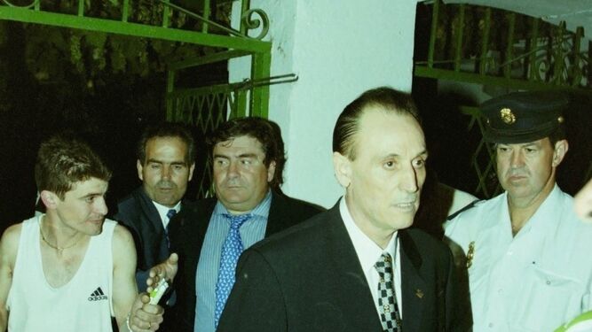 Manuel Ruiz de Lopera, a su salida del viejo La Victoria la noche del ascenso a Primera.