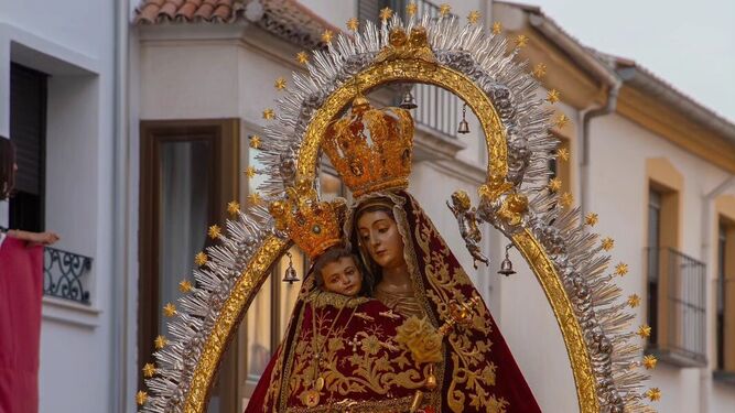 Nuestra Señora de las Mercedes, patrona de Alcalá la Real, en su procesión anual.