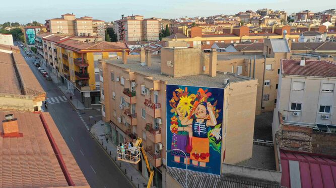 Este sábado se ha organizado una ruta por los murales del Festival 23700 de Linares.