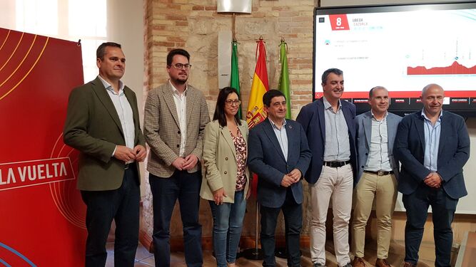 Foto de familia de la presentación de la etapa de La Vuelta 2024 que transcurrirá por la provincia de Jaén.