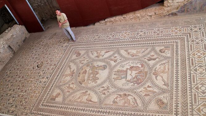 El Mosaico de los Amores es uno de los platos fuertes de la visita a la ciudad iberorromana de Cástulo.