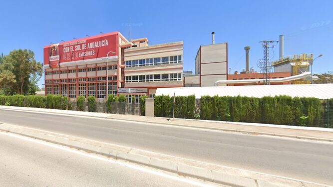 Fachada exterior de la fábrica de cerveza Heineken en Jaén.