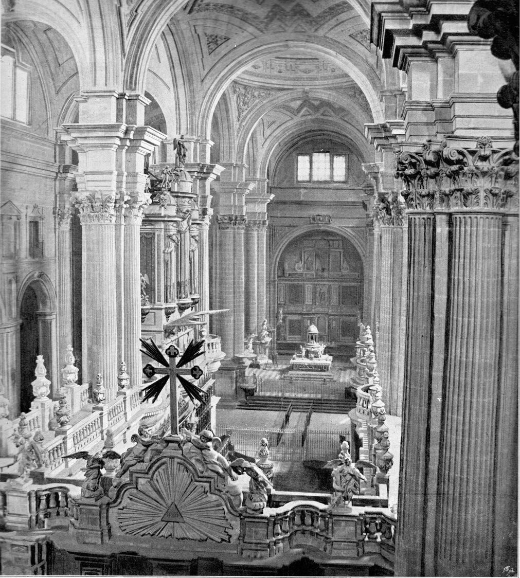 Foto de la Catedral en el a&ntilde;o 1900, con la totalidad de sus vidrieras blancas.