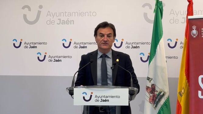 El alcalde de Jaén, Agustín González, durante la rueda de prensa.